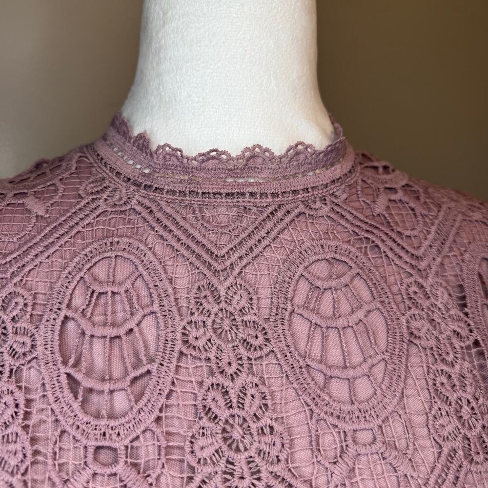 Ultra Pink Size LARGE long sleeve floral geometric lace overlay - Picture 3 of 13